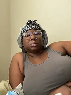 Snapshot of DamnBubbles chatting on 03.15.25 DamnBubbles online show from 03.15.25