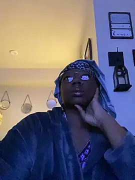 Snapshot of DamnBubbles chatting on 03.17.25 DamnBubbles online show from 03.17.25