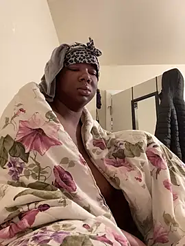 Snapshot of DamnBubbles chatting on 03.18.25 DamnBubbles online show from 03.18.25