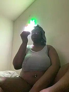 Snapshot of DamnBubbles chatting on 02.10.26 DamnBubbles online show from 02.10.26