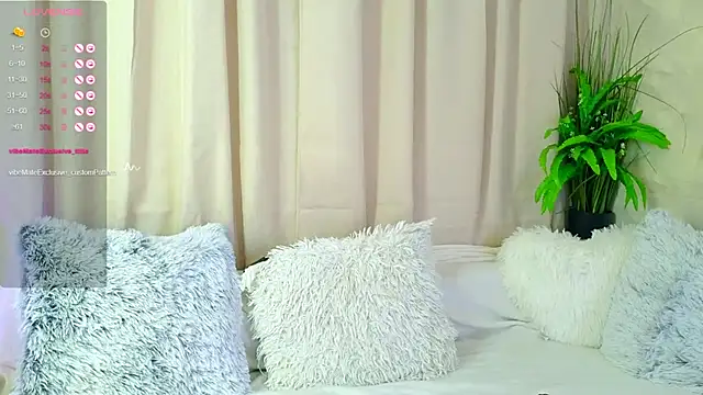 Snapshot of roxyyyrose chatting on 02.28.26 roxyyyrose online show from 02.28.26