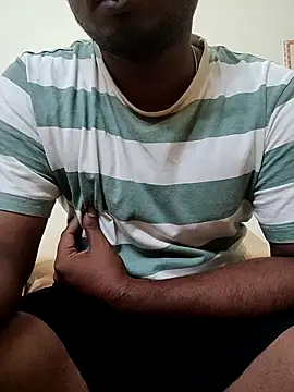 Snapshot of rashnak chatting on 12.15.25 rashnak online show from 12.15.25