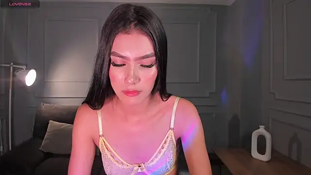 NiaSalvatore online show from 03.06.25