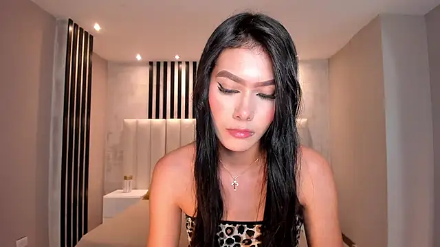 NiaSalvatore online show from 03.14.25