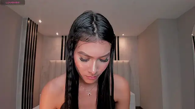 NiaSalvatore online show from 03.16.25