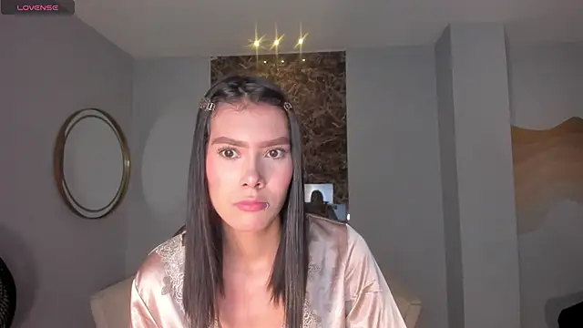 NiaSalvatore online show from 02.14.26