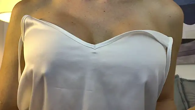 Snapshot of karina_warthon chatting on 03.03.25 karina warthon online show from 03.03.25