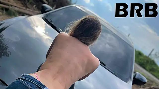 Snapshot of karina_warthon chatting on 03.08.25 karina warthon online show from 03.08.25