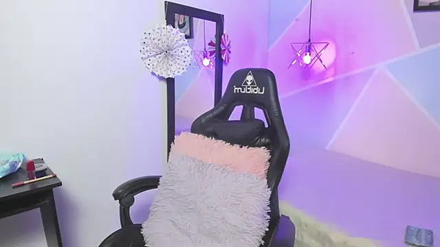 Snapshot of katy_handerson chatting on 01.25.25 katy handerson online show from 01.25.25