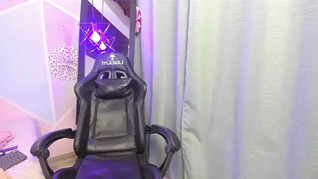 Snapshot of katy_handerson chatting on 02.06.25 katy handerson online show from 02.06.25