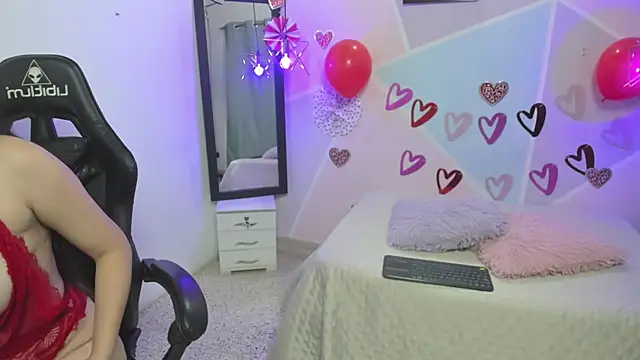 Snapshot of katy_handerson chatting on 02.15.25 katy handerson online show from 02.15.25