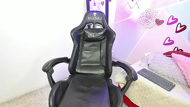 Snapshot of katy_handerson chatting on 02.26.25 katy handerson online show from 02.26.25