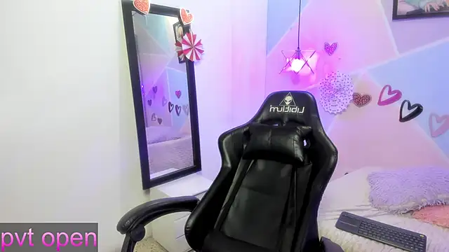 Snapshot of katy_handerson chatting on 03.06.25 katy handerson online show from 03.06.25