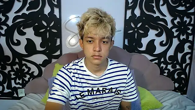 Snapshot of jisuscat chatting on 09.18.25 jisuscat online show from 09.18.25