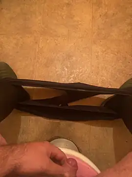 Snapshot of balint35 chatting on 10.15.25 balint35 online show from 10.15.25