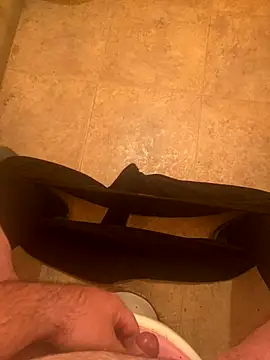 Snapshot of balint35 chatting on 10.23.25 balint35 online show from 10.23.25