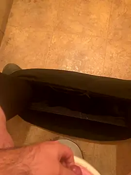 Snapshot of balint35 chatting on 10.30.25 balint35 online show from 10.30.25