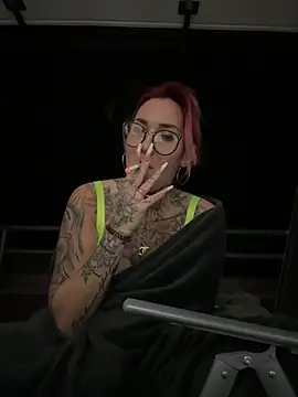 Snapshot of Mia-Fuchs chatting on 01.04.25 Mia-Fuchs online show from 01.04.25