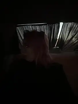 Snapshot of Mia-Fuchs chatting on 01.12.25 Mia-Fuchs online show from 01.12.25