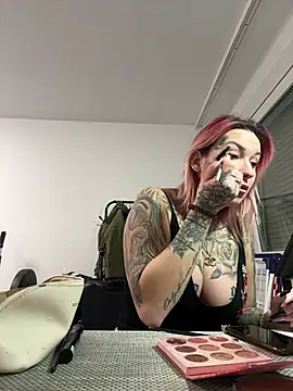 Snapshot of Mia-Fuchs chatting on 03.05.25 Mia-Fuchs online show from 03.05.25