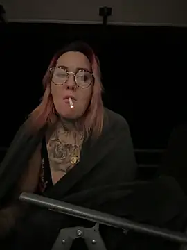 Snapshot of Mia-Fuchs chatting on 03.05.25 Mia-Fuchs online show from 03.05.25