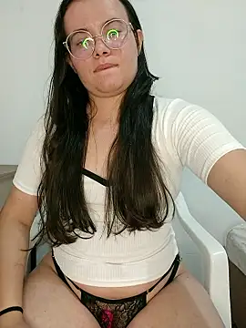 Snapshot of camillebr chatting on 01.14.26 camillebr online show from 01.14.26