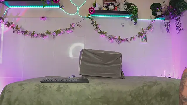 Snapshot of bri_cullen chatting on 09.16.25 bri cullen online show from 09.16.25