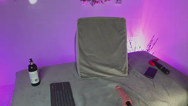 Snapshot of bri_cullen chatting on 09.25.25 bri cullen online show from 09.25.25