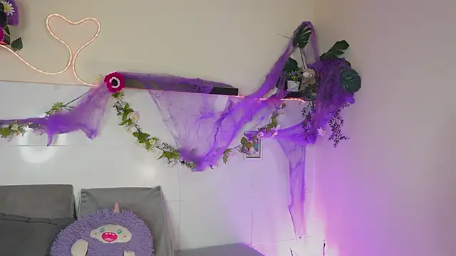 Snapshot of bri_cullen chatting on 10.21.25 bri cullen online show from 10.21.25