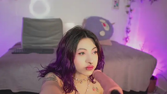 Snapshot of bri_cullen chatting on 11.12.25 bri cullen online show from 11.12.25