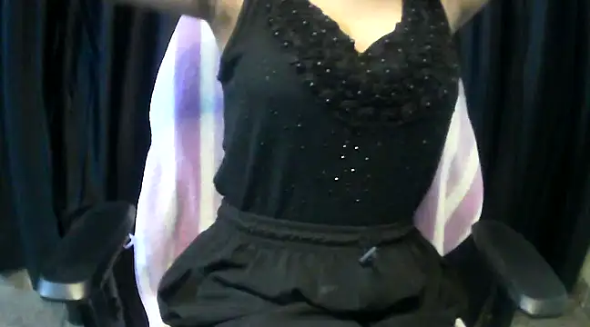 Snapshot of hot-niti chatting on 02.13.25 hot-niti online show from 02.13.25