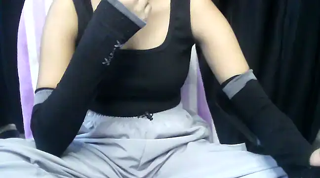 Snapshot of hot-niti chatting on 02.21.25 hot-niti online show from 02.21.25