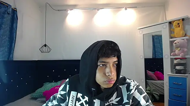 twinkmilk  online show from 03.17.25