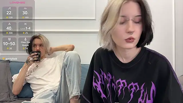 Snapshot of VeryRare_TwinS chatting on 12.19.25 VeryRare TwinS online show from 12.19.25