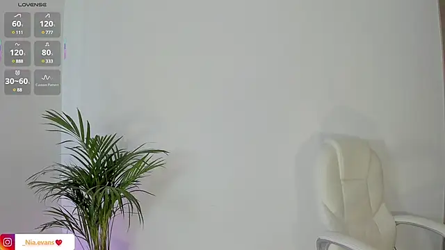 Snapshot of NiiaEvanss chatting on 03.03.25 NiiaEvanss online show from 03.03.25