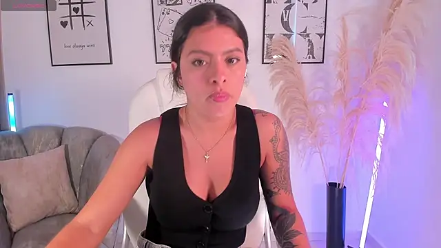 Snapshot of NiiaEvanss chatting on 10.02.25 NiiaEvanss online show from 10.02.25