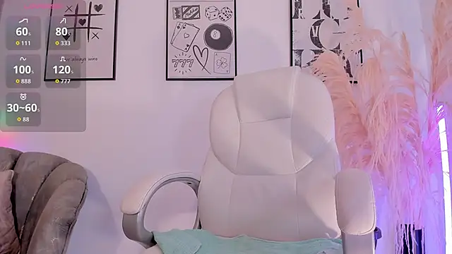 Snapshot of NiiaEvanss chatting on 11.10.25 NiiaEvanss online show from 11.10.25