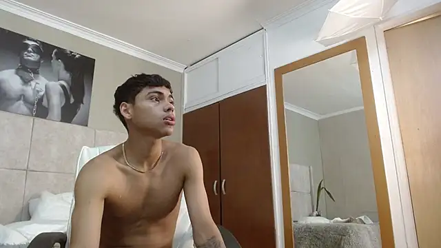 Snapshot of adam_piarse01 chatting on 09.29.25 adam piarse01 online show from 09.29.25