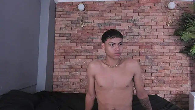 Snapshot of adam_piarse01 chatting on 11.23.25 adam piarse01 online show from 11.23.25