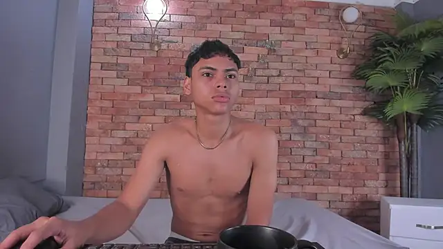 Snapshot of adam_piarse01 chatting on 11.25.25 adam piarse01 online show from 11.25.25