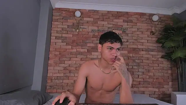 Snapshot of adam_piarse01 chatting on 11.27.25 adam piarse01 online show from 11.27.25