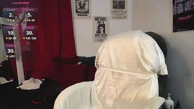 Snapshot of downsonMia chatting on 11.06.25 downsonMia online show from 11.06.25