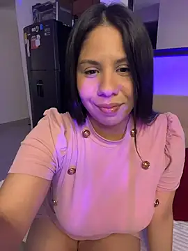 Snapshot of downsonMia chatting on 07.18.26 downsonMia online show from 07.18.26