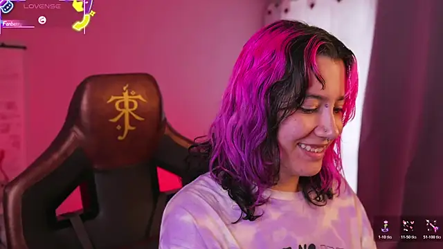 Snapshot of _zephyr_ chatting on 12.20.25 zephyr online show from 12.20.25