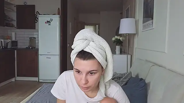 KristineEsme online show from 10.30.25