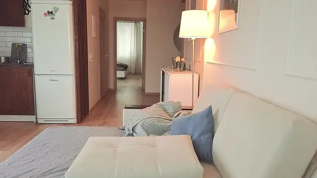 KristineEsme online show from 11.08.25