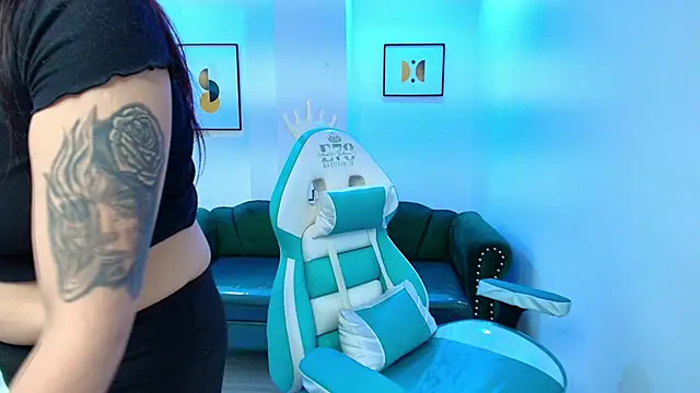 Snapshot of Arianna_sweeet chatting on 09.30.25 Arianna sweeet online show from 09.30.25