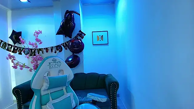 Snapshot of Arianna_sweeet chatting on 10.30.25 Arianna sweeet online show from 10.30.25