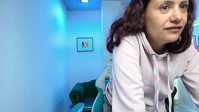 Snapshot of Arianna_sweeet chatting on 11.18.25 Arianna sweeet online show from 11.18.25