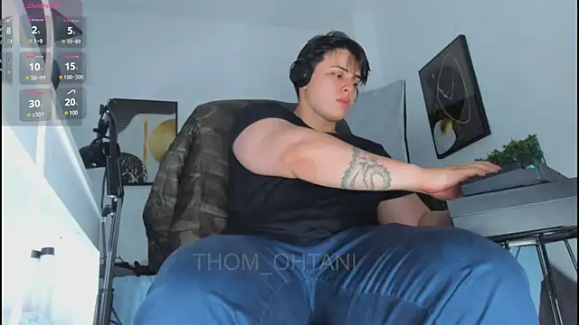 Snapshot of Thom_Ohtani chatting on 05.08.26 Thom Ohtani online show from 05.08.26